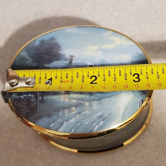 🎶Thomas Kinkade music box - Picture 4 of 6